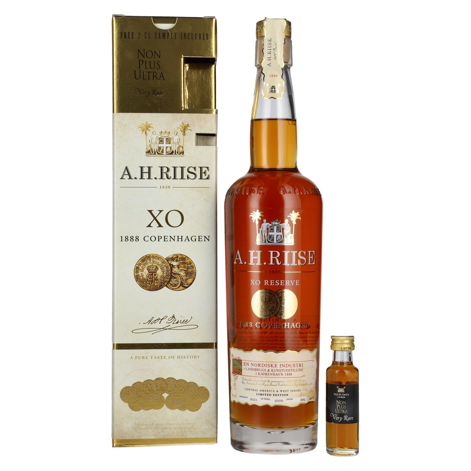 A.H. Riise 1888 COPENHAGEN XO Spirit Drink 40,1 % vol. 0,7 l dans un coffret cadeau avec une miniature Non Plus Ultra de 0,02 l